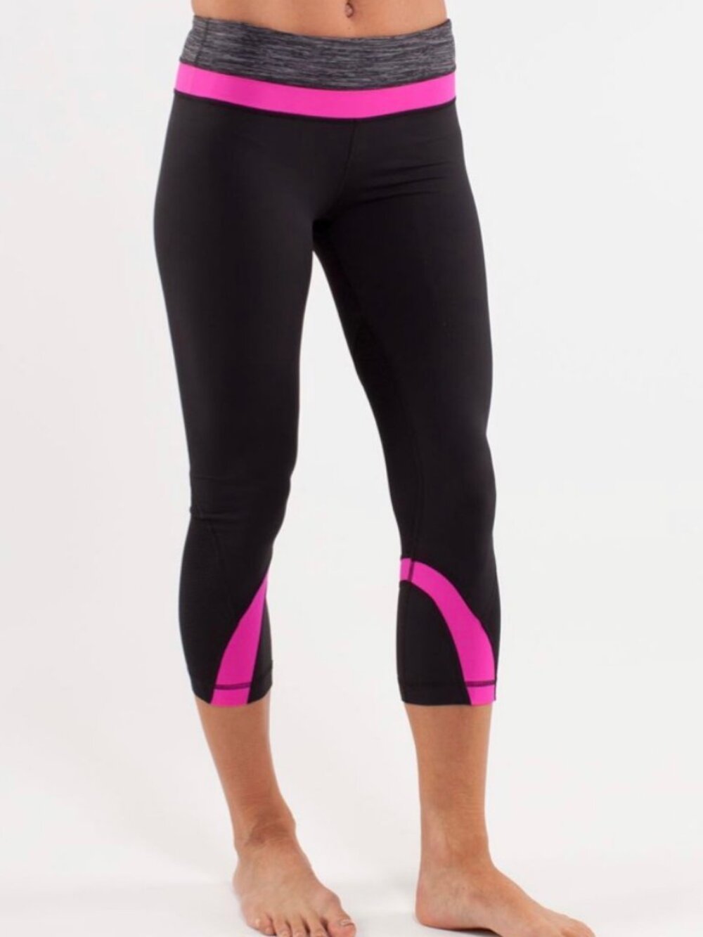 *NWT* Lululemon Run: Inspire Crop II - Black / Paris Pink - Combo , Size (2)